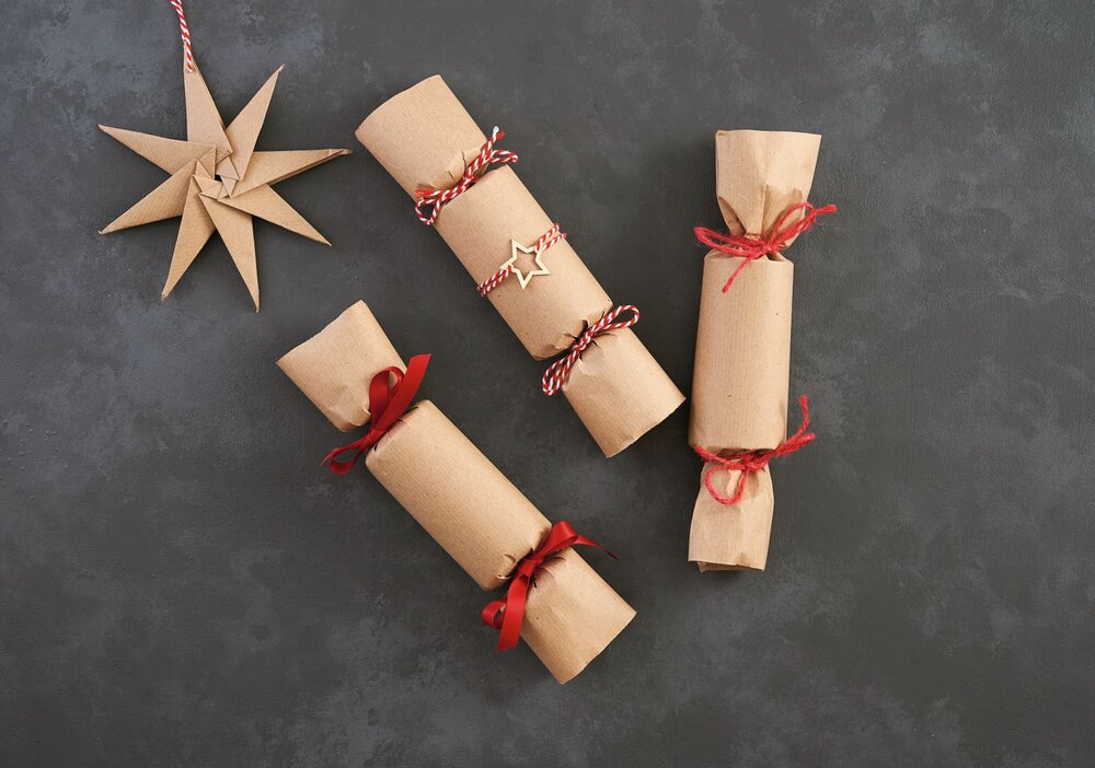 How to wrap a shirt like Christmas cracker