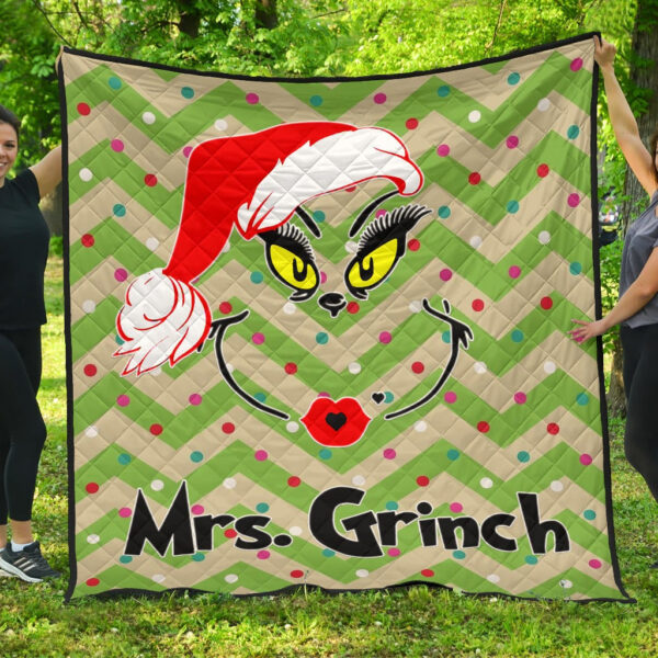 Christmas Premium Quilt | Sweet Mrs. Grinch Minimal Face Xmas Hat Quilt Blanket