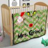 Christmas Premium Quilt | Sweet Mrs. Grinch Minimal Face Xmas Hat Quilt Blanket 21