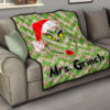 Christmas Premium Quilt | Sweet Mrs. Grinch Minimal Face Xmas Hat Quilt Blanket 15