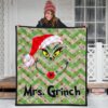 Christmas Premium Quilt | Sweet Mrs. Grinch Minimal Face Xmas Hat Quilt Blanket 3