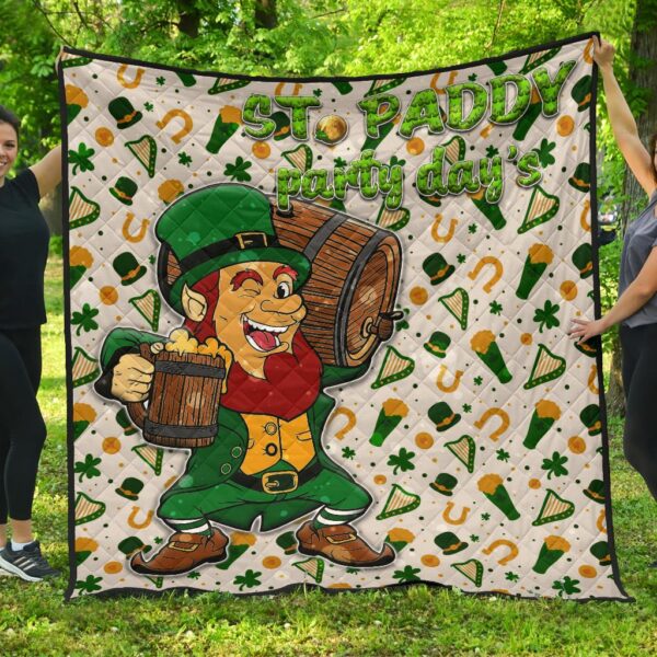 Saint Patrick’s Leprechauns Drinking Beers St. Patrick Symbols Patterns Premium Quilt Blanket