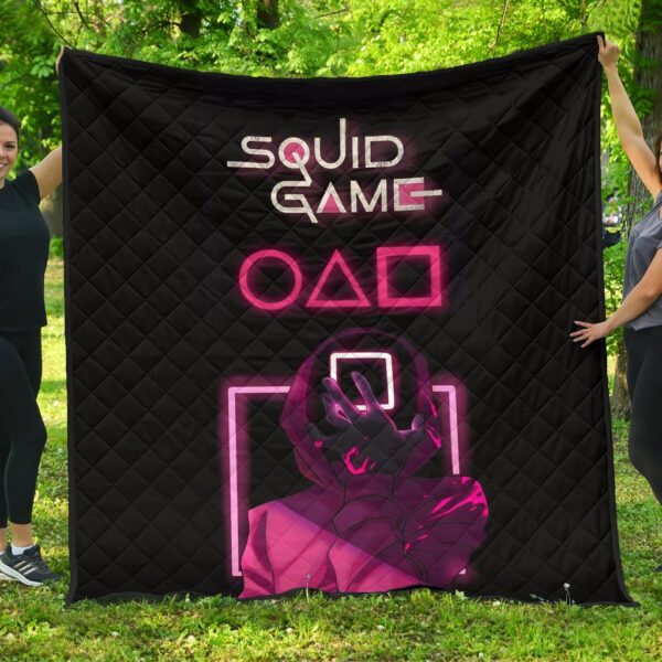 Squid Game Movie Premium Quilt – All Rounds Squid Workers Neon Minimalist Quilt Blanket