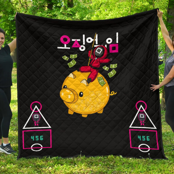 Squid Game Movie Premium Quilt – Squid Worker Swing Golden Pig Wrecking Ball Quilt Blanket