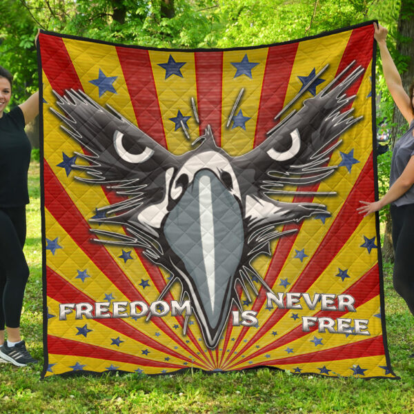 US Independence Day Eagle Minimal Face Freedom Is Never Free Premium Quilt Blanket