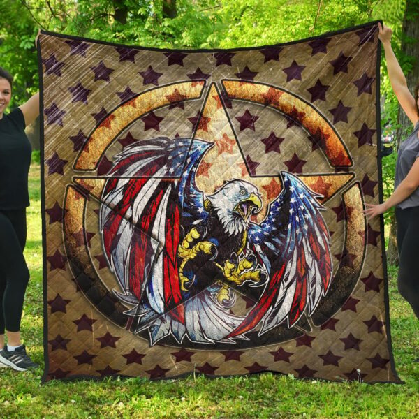 US Independence Day Flying Eagle On Metal Star Premium Quilt Blanket