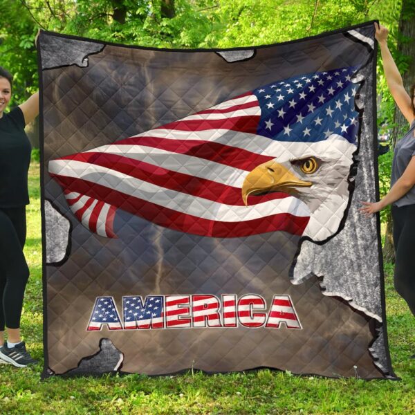 US Independence Day Minimal Eagle Head With US Flag Premium Quilt Blanket